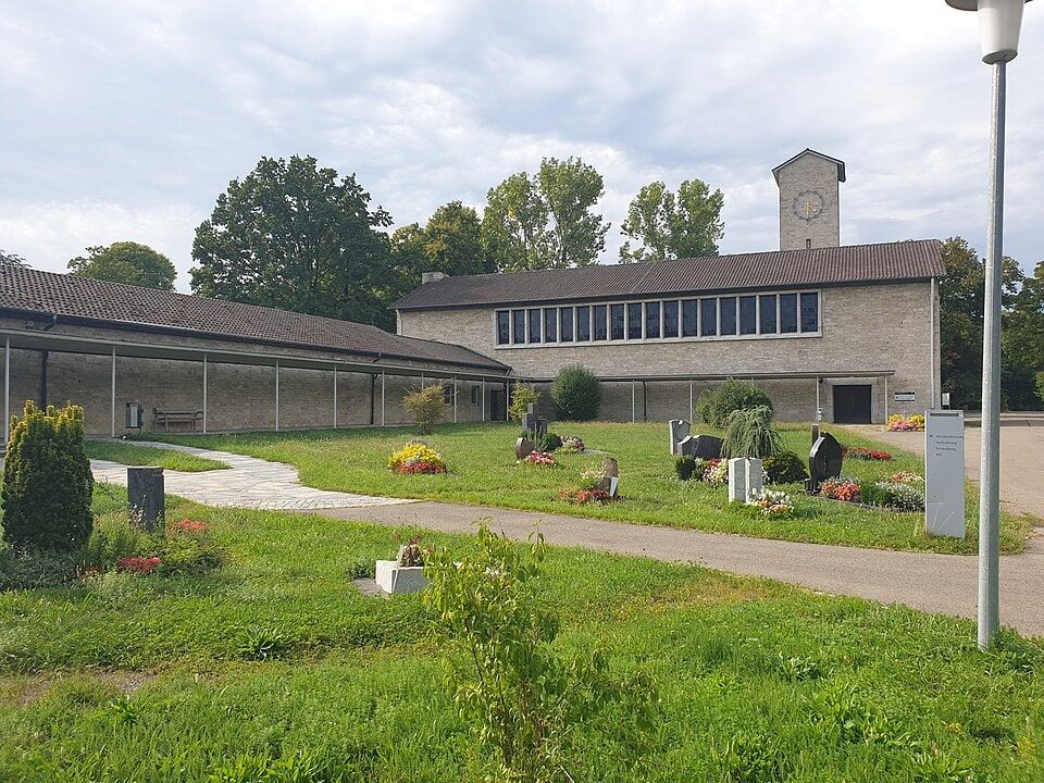 Gebäude am Friedhof auf Friedhof Römerschanze Reutlingen